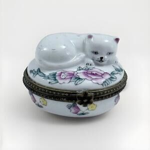 ❤️SOLD❤️Vintage Trinket  Box White Cat Rose Floral Porcelain Hinged Jewel  1980s